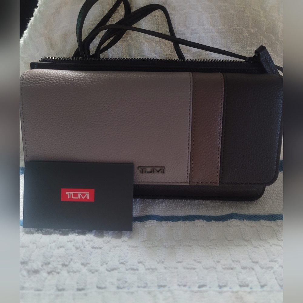 Tumi Leather colorblock Belden Wallet & convertible Crossbody